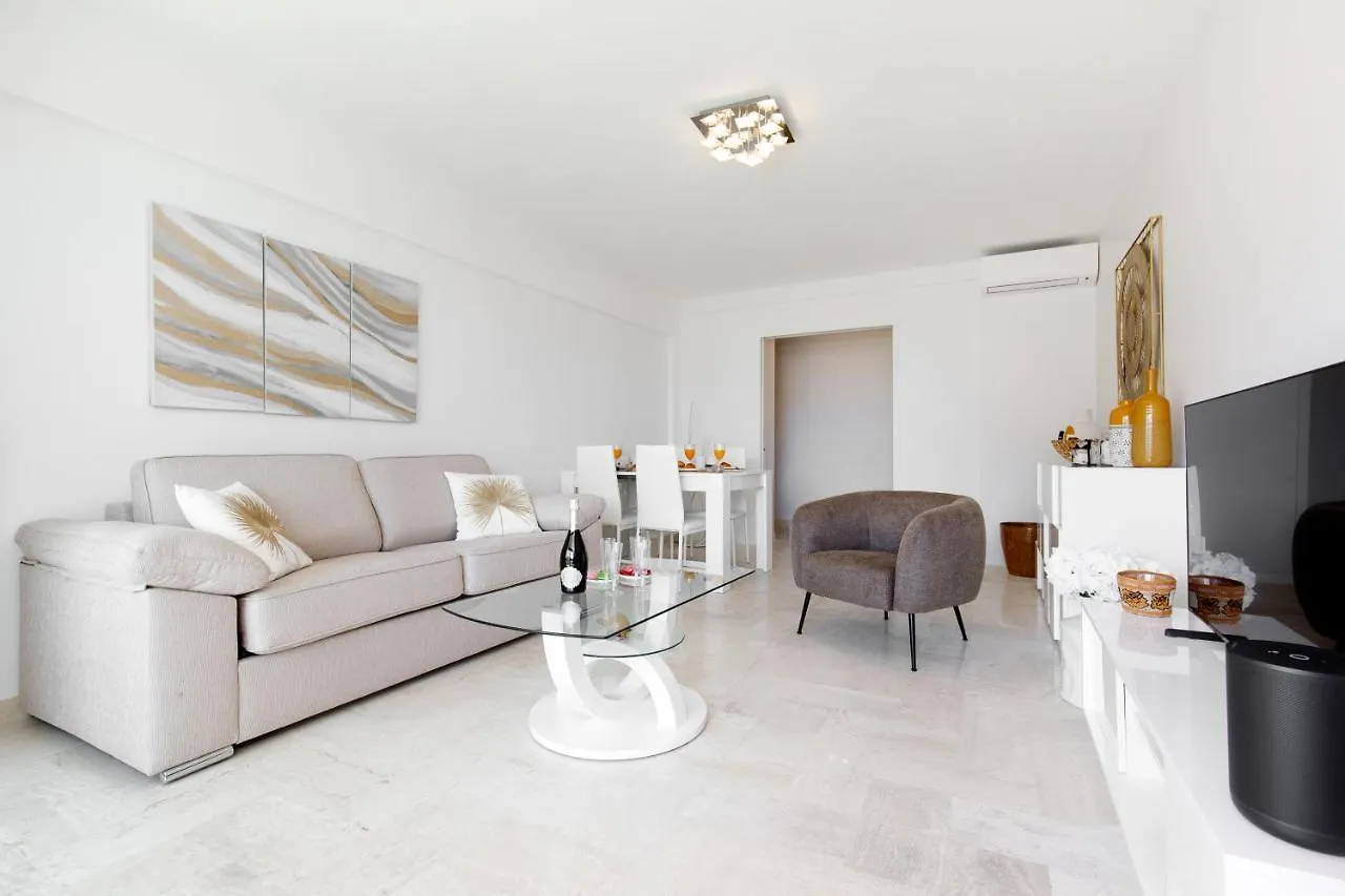 Royal Palm Yourhosthelper Cannes France